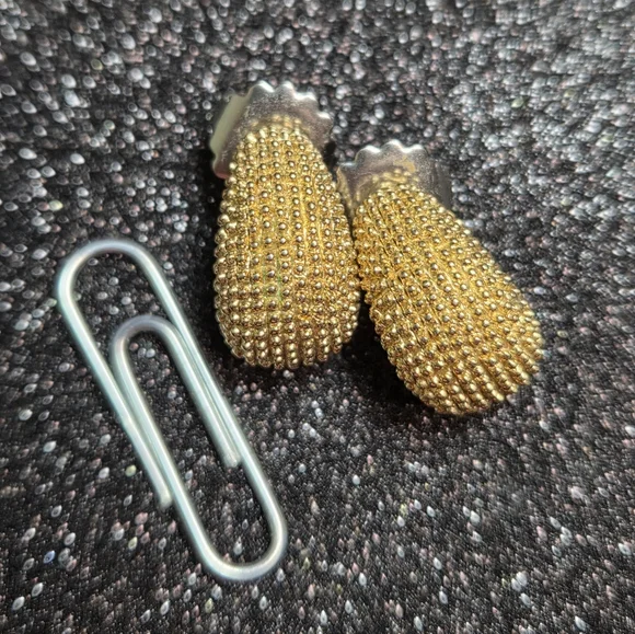 Vintage Ellen Kiam Gold Textured Earrings - Picture 4 of 4